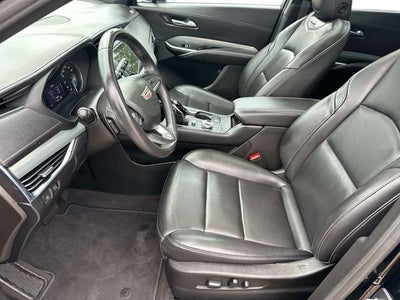 2023 Cadillac XT4 Premium Luxury