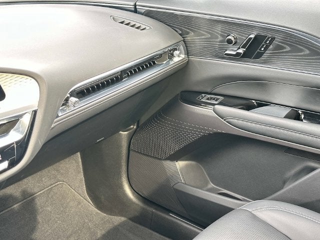 2024 Cadillac LYRIQ Luxury 1