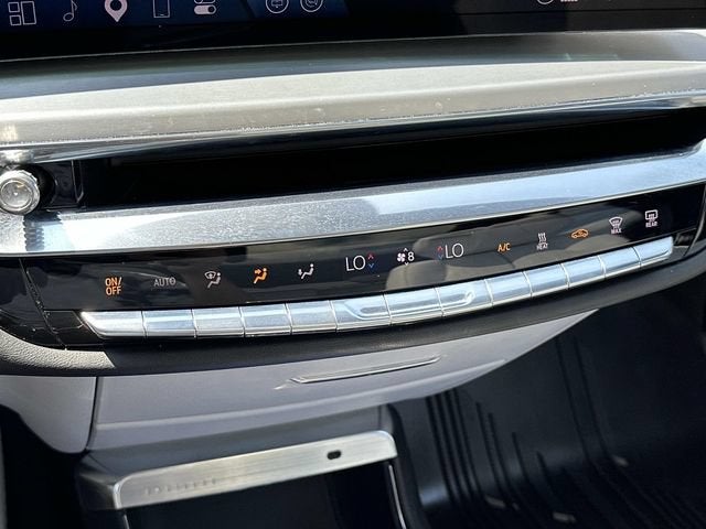 2024 Cadillac LYRIQ Luxury 1