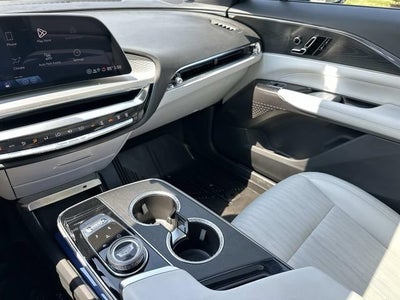 2024 Cadillac LYRIQ Luxury 1