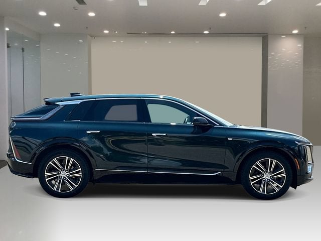 2024 Cadillac LYRIQ Luxury 1