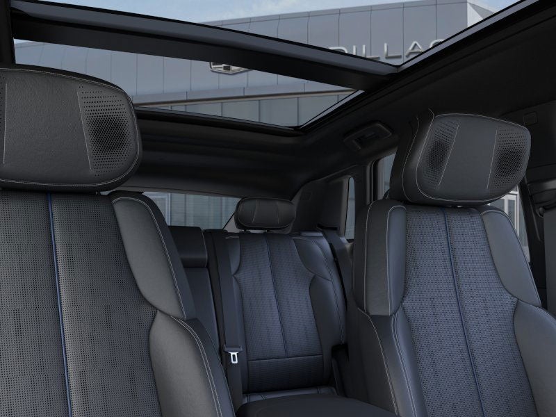 2025 Cadillac LYRIQ Luxury 2