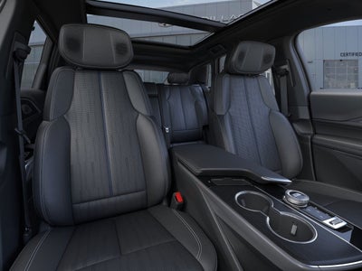 2025 Cadillac LYRIQ Luxury 2