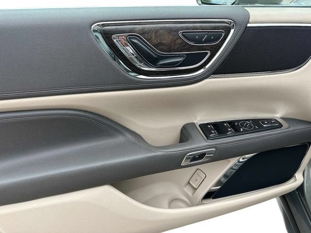 2017 Lincoln Continental Select
