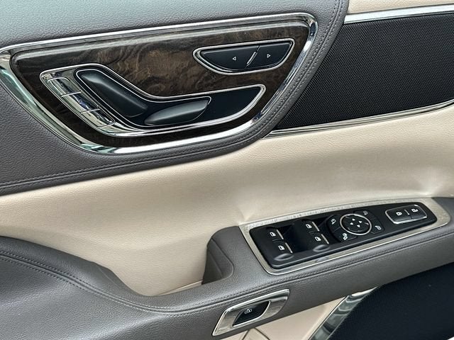 2017 Lincoln Continental Select