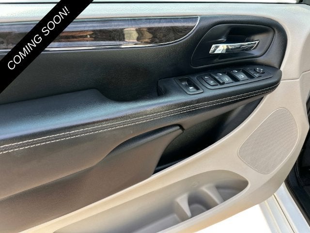 2016 Chrysler Town & Country Touring-L Anniversary Edition