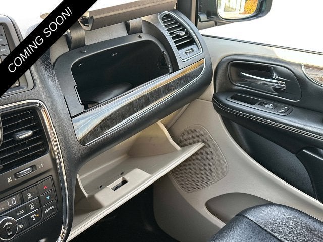 2016 Chrysler Town & Country Touring-L Anniversary Edition