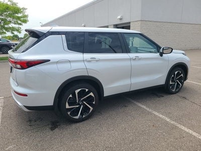 2024 Mitsubishi Outlander SE